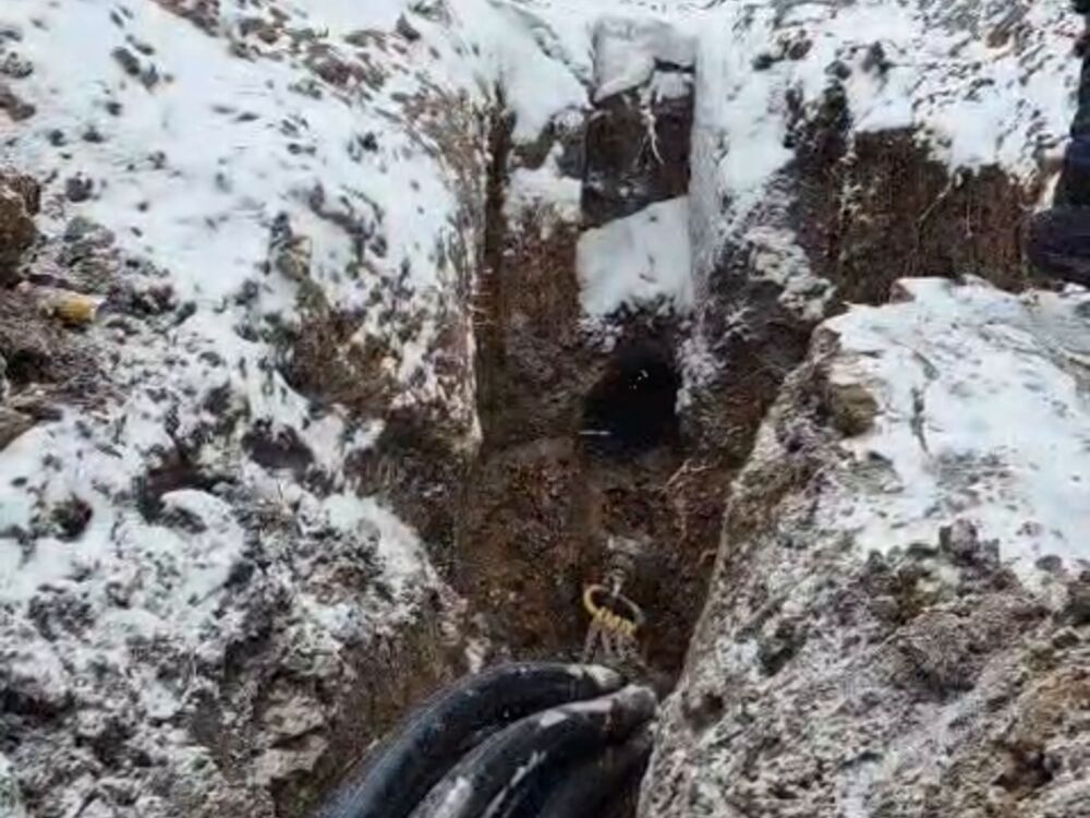 Работа в сложном грунте — песок. Вынос сетей связи при реконструкции автодороги